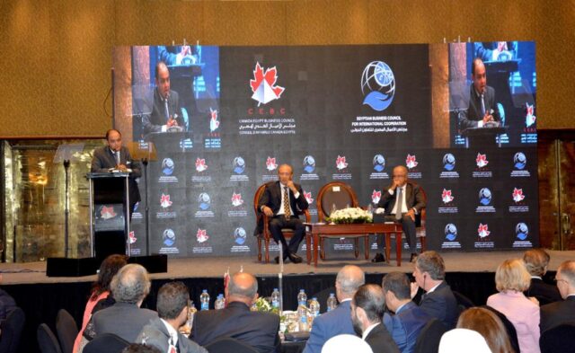 وزير التجارة والصناعة يستعرض جهود الوزارة للنهوض بقطاع الصناعة المصرية