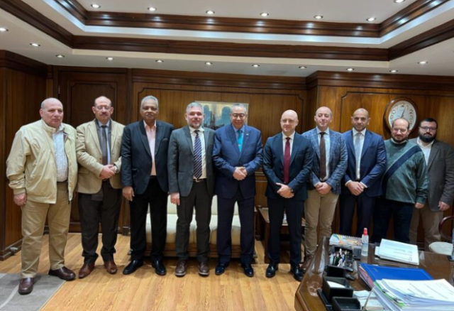 رئيس حلوان للأسمدة يوقع مذكرة تفاهم مع إيروتكنيكا الإيطالية لإقامة مصنع لإنتاج مادة الميلامين بمصر