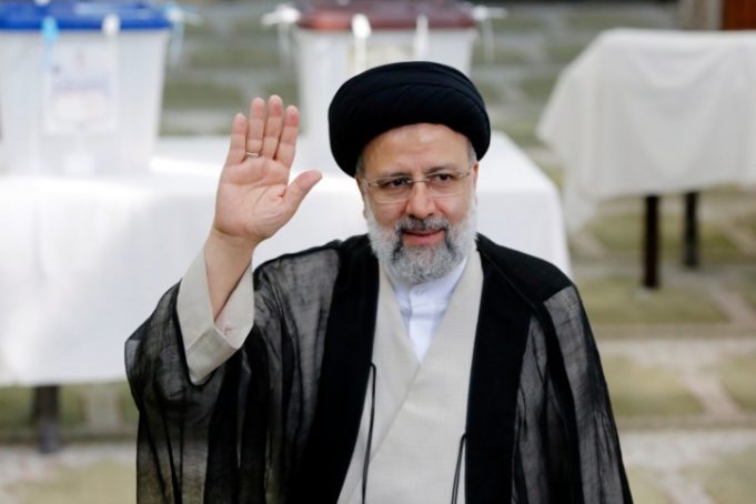 إبراهيم رئيسي: الرئيس الإيراني والتحديات الراهنة