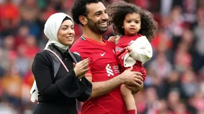 ماجي محمد صادق: شريكة حياة محمد صلاح والداعم الأكبر