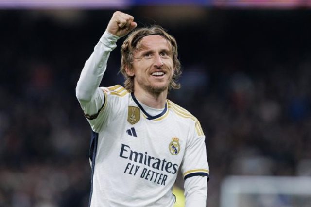 رسميا.. ريال مدريد يعلن تجديد عقد لوكا مودريتش