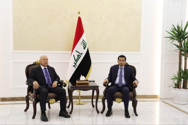 وزير الصناعة المصري يصل بغداد لبحث تعزيز التعاون في مجالات النقل والبنية التحتية مع العراق