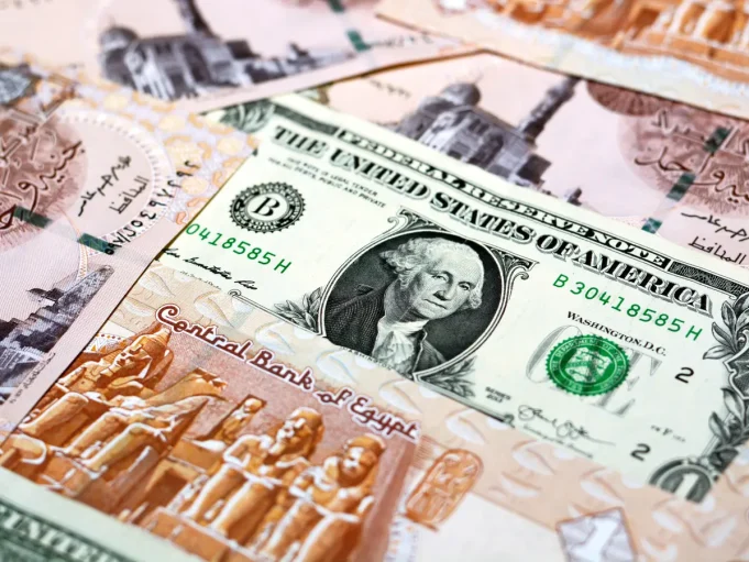 ارتفاع تاريخي في سعر الدولار مقابل الجنيه المصري وسط تراجع حاد للبورصة
