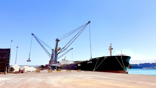 دي بي ورلد - مصر تُنجز مناولة أكبر سفينة على الإطلاق لنقل شوائب صهر المعادن