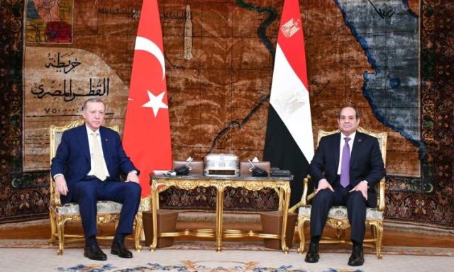 السيسي يُؤكد على أهمية العلاقات المصرية التركية ويدعو لتعزيز التعاون في مختلف المجالات