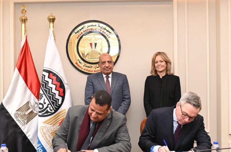 توقيع اتفاقية بين مصر للألومنيوم و"سكاتك" النرويجية لبناء محطة طاقة شمسية بقدرة 1 جيجاوات