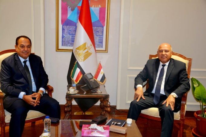 وزير الصناعة والنقل يبحث مع السفير الكويتي بالقاهرة تدعيم التعاون المشترك في مجالات والصناعة والنقل واللوجستيات