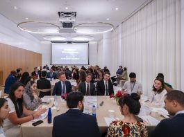 برنامج التبادل المعرفي الحكومي يطلق ورشة عالمي للأفكار مع جامعة نيويورك لاستكشاف آفاق جديدة في التعاون الدولي والتحديث الحكومي