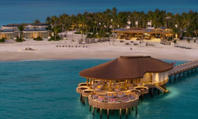 منتجع سينتارا جراند لاجون المالديف يمنح ضيوفه تجارب استثنائية ومزايا حصرية احتفالاً بمرور عامٍ على ريادته في قطاع الضيافة