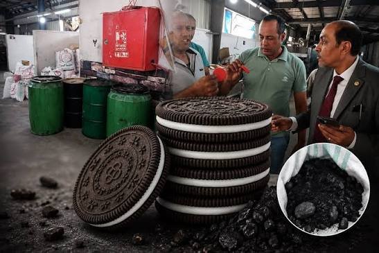 ضبط مصنع غير مرخص في القليوبية يستخدم الفحم بدلًا من الكاكاو في إنتاج البسكويت